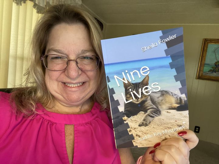 I love when I get my latest book in paperback. Plus I love this cover. 
A little mystery. A little romance. And of course a little key lime pie.
#cozymystery #cozymysteryseries #floridakeys #ninelives #saddlekey
amazon.com/dp/B0CQ5LJLN1