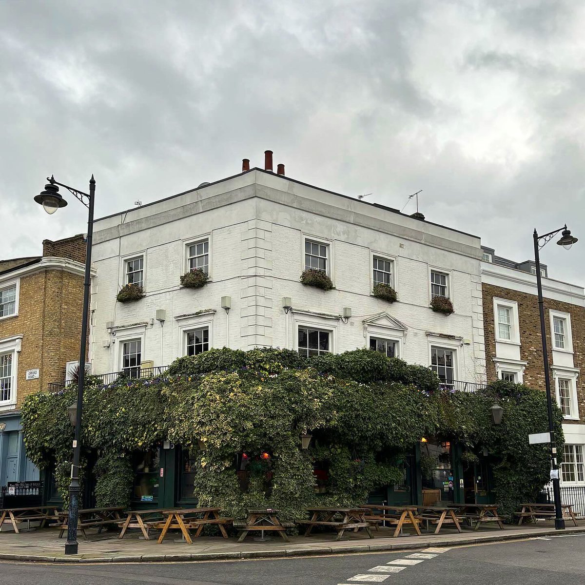 The Hemingford Arms
📍158 Hemingford Rd, London N1 1DF
🚇 Caledonian Road
🍺 £5.70 Amstel

One Of Islington’s Finest. 

#londonpub #pub #arsenal #thecally #barnsbury #islington #amstel #hemingfordarms