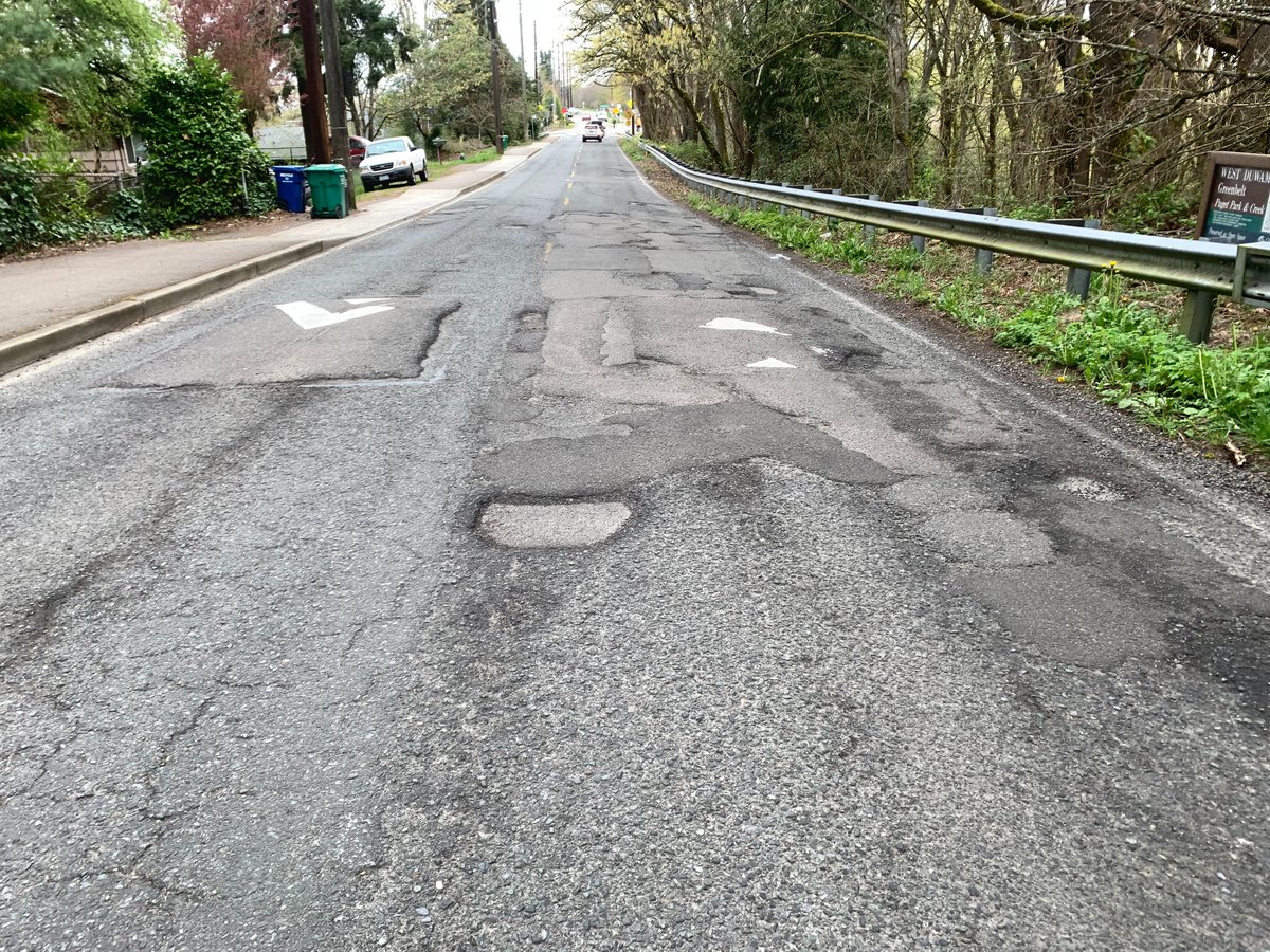 seattledot's tweet photo. Before and after photos: our asphalt crews did their work 🏗
This bus route, Greenway, and Neighborhood Corridor in West Seattle was the subject of many complaints about pavement quality.
This #LevyToMoveSeattle funded upgrade includes ADA-compliant curb ramps. https://t.co/8KjDjkmEr8