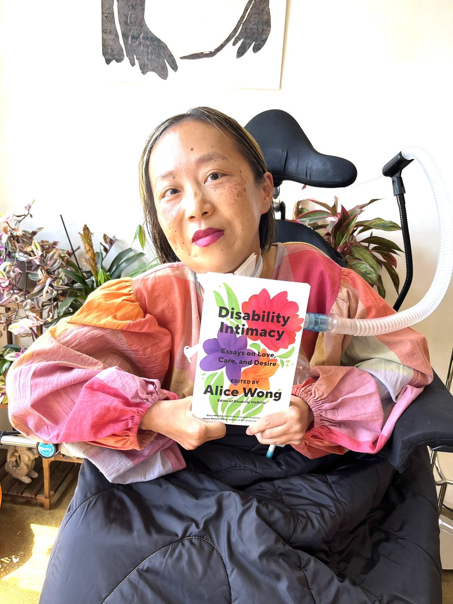 📣 💐📚Happy book day to me! DISABILITY INTIMACY has been a labor of love that I worked on for the last 2 years. I hope you enjoy it. bookshop.org/p/books/disabi…