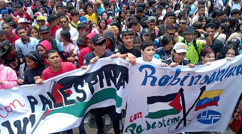 #30Abril || Estudiantes se movilizaron en solidaridad con el pueblo de Palestina y en rechazo al genocidio cometido por el Gobierno israelí.