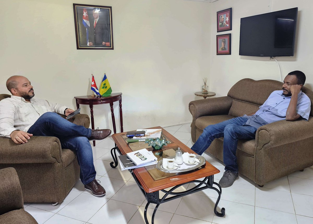 It was my pleasure to exchange with Mr. Asberth Williams, director of @AsbertNews , who kindly visited our premises this morning. More at: misiones.cubaminrex.cu/en/articulo/di…