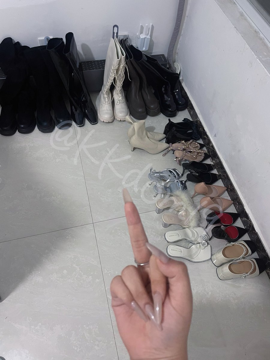 收一只专门伺候鞋底的鞋奴
1.报销祖宗鞋子账单并被祖宗的鞋底榨精
2.每个月领一双旧鞋子清理
3.精液只能对着祖宗的脏鞋底释放
带锁的优先，名额一个私信报名