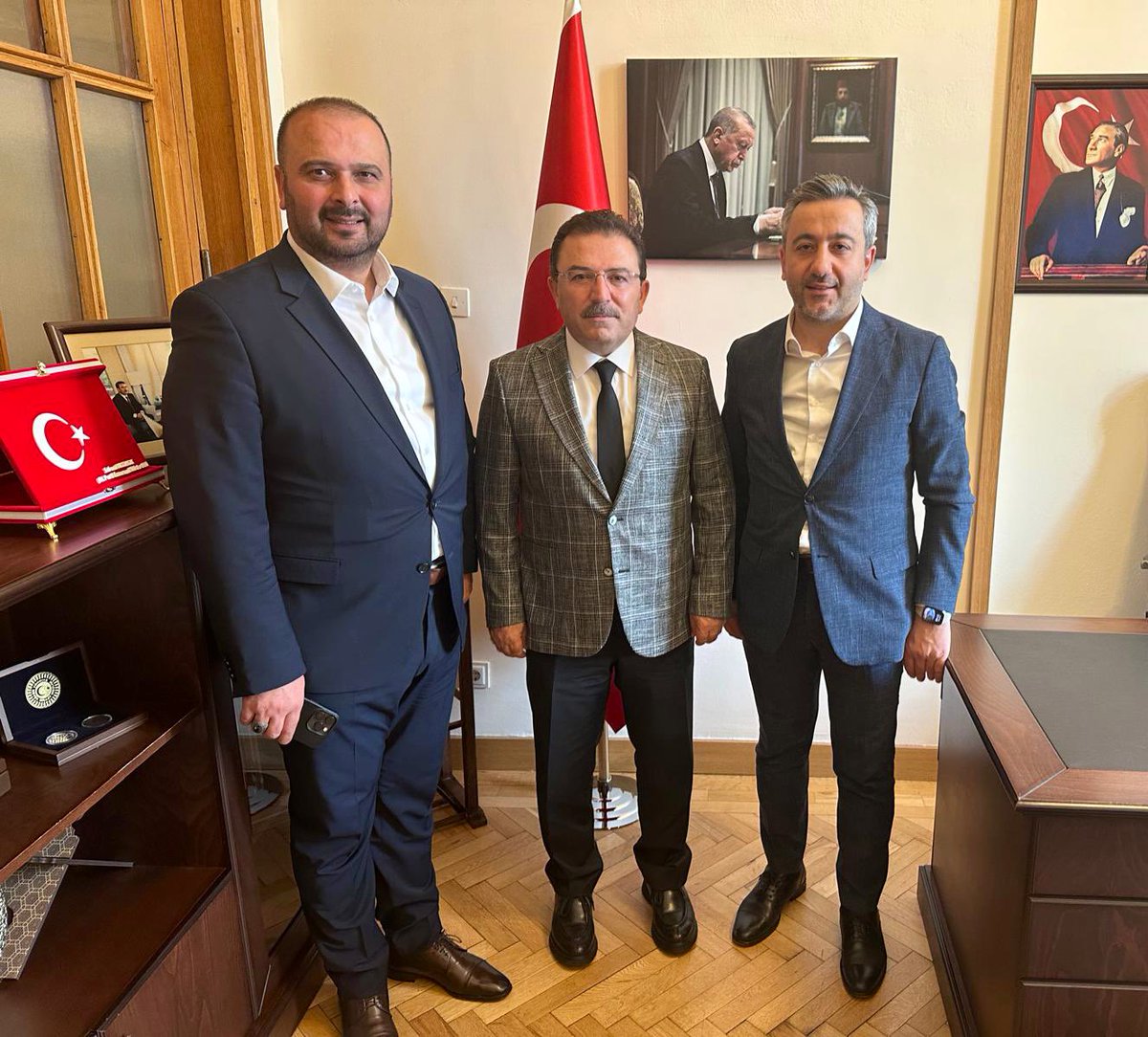 📍TBMM

Gazi Meclisimizde ziyaretimize gelen İyidere Belediye Başkanı, değerli kardeşim <a href="/SaffetMete4/">Saffet Mete</a> ve Önceki Dönem İl Genel Meclis Başkanı İbrahim Türüt kardeşime nazik ziyaretlerinden dolayı teşekkür ederim. Birlik ve Beraberlik içinde çalışmalarımıza devam edeceğiz.