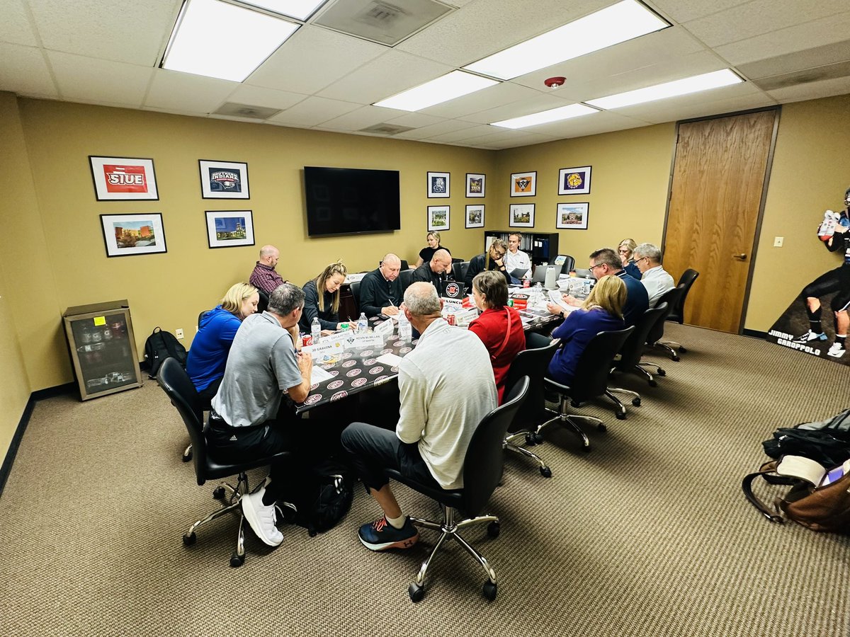 OVC Women’s Basketball coaches in town🏀 

#OVCit