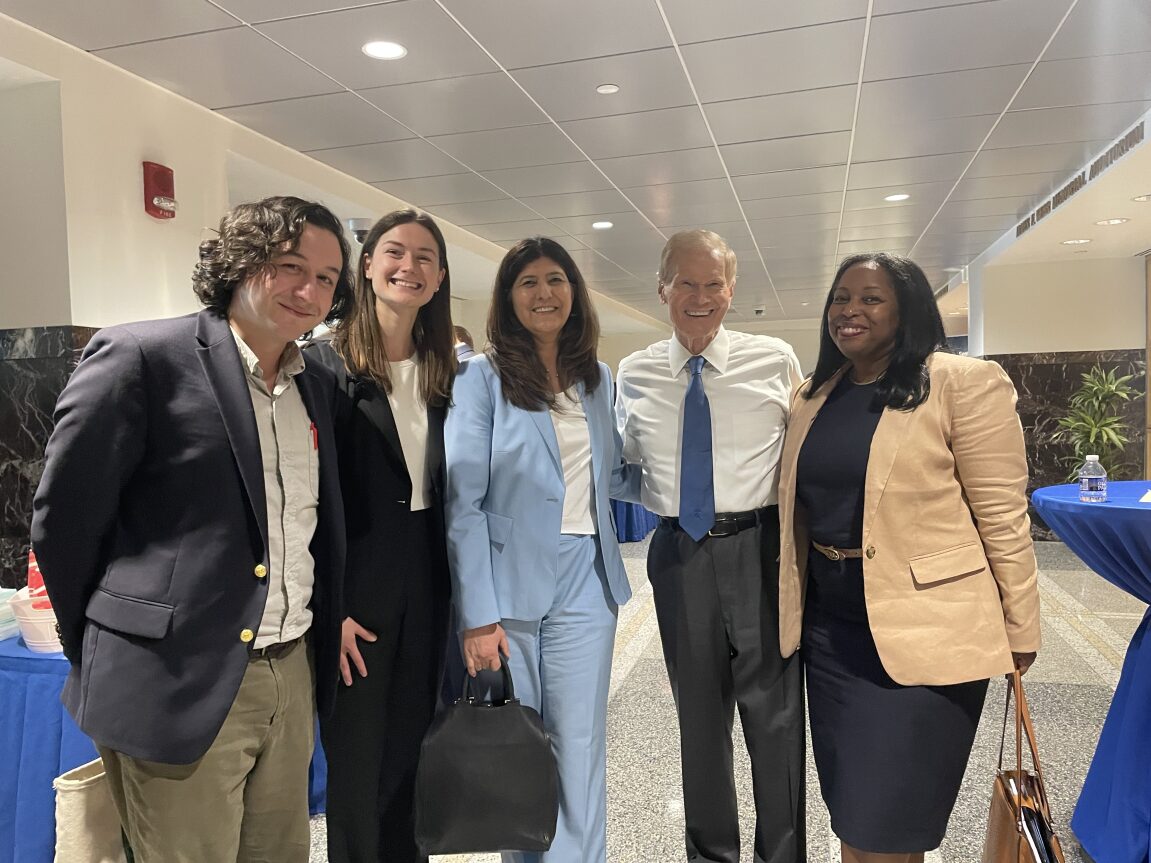 Happy #SpaceDiplomacyWeek! Team OES joined members of the foreign diplomatic corps for a @NASA briefing by @SenBillNelson on the importance of international collaboration in U.S. space exploration, scientific discovery, & ensuring the benefits of space are available to all.