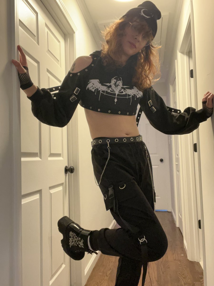 bluefolf's tweet photo. Rate my fit today 💅 https://t.co/PvNeq1EW4t