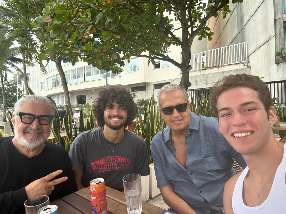 sergiomattos40's tweet image. Encontro com Mario Testino #arpoador