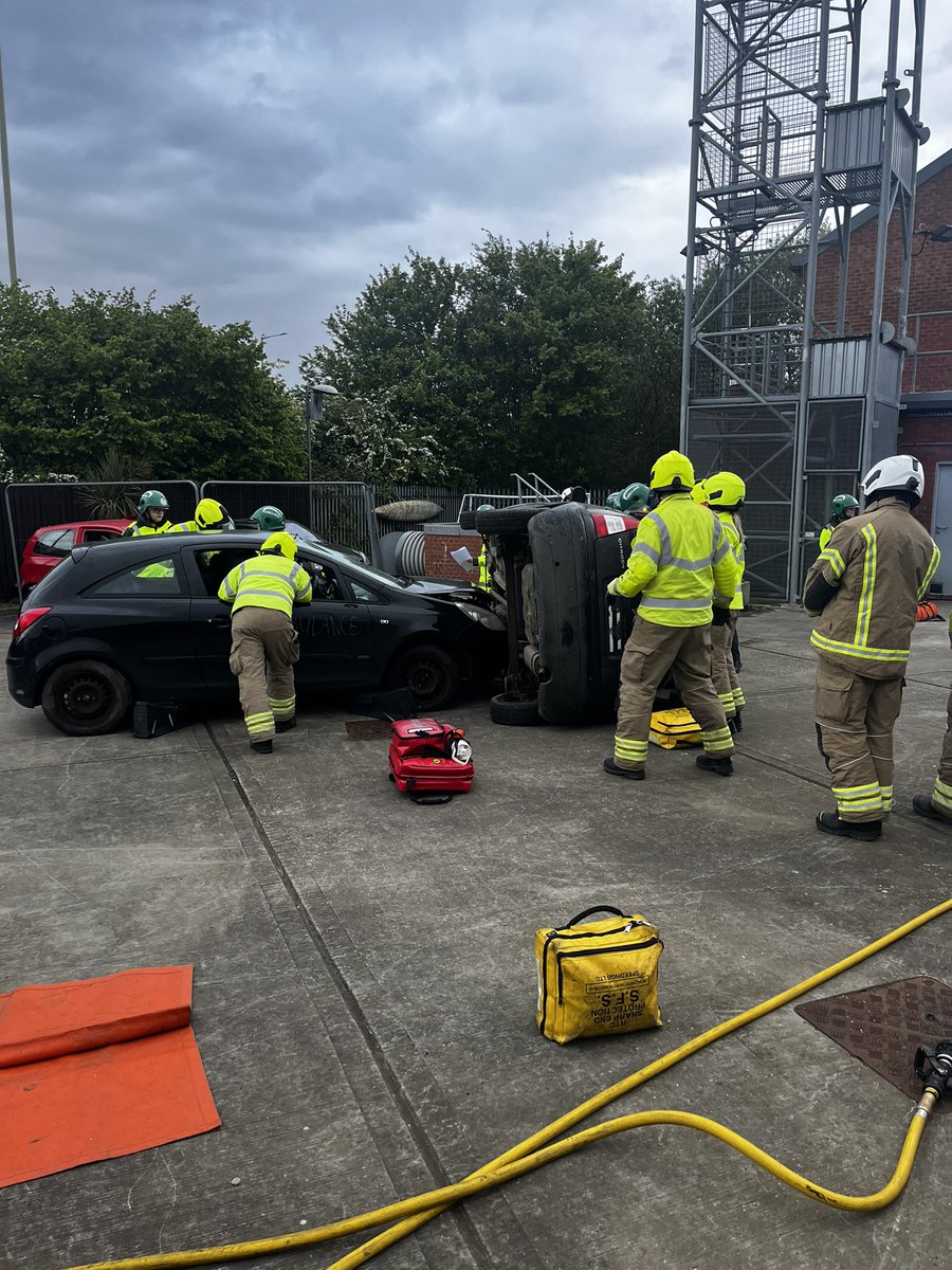 benthepara's tweet image. Great interagency trauma exercise run by Waveney Depot CFOT Team. Big thanks to @LowestoftSouth for hosting. Always great to drill these scenarios with our fire service colleagues. @EastEnglandAmb #jesip