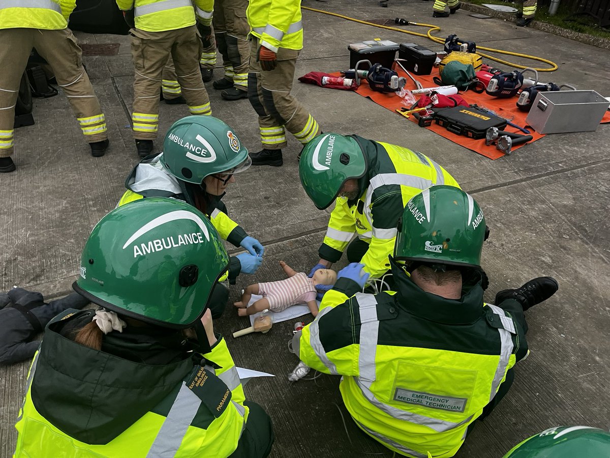 benthepara's tweet image. Great interagency trauma exercise run by Waveney Depot CFOT Team. Big thanks to @LowestoftSouth for hosting. Always great to drill these scenarios with our fire service colleagues. @EastEnglandAmb #jesip