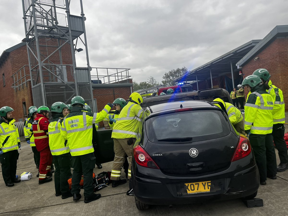 benthepara's tweet image. Great interagency trauma exercise run by Waveney Depot CFOT Team. Big thanks to @LowestoftSouth for hosting. Always great to drill these scenarios with our fire service colleagues. @EastEnglandAmb #jesip