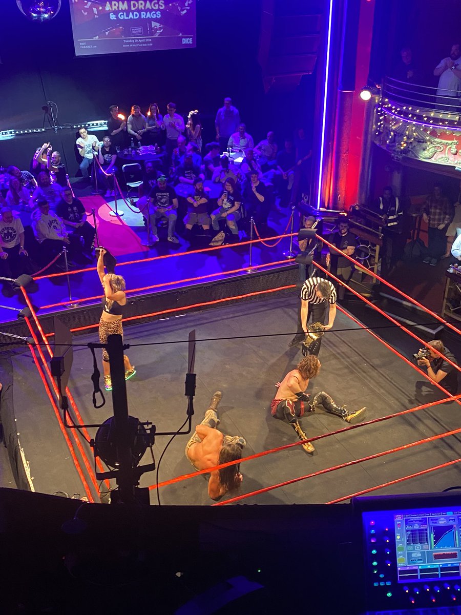 AND STILLLLLLL!!! In fighting between @BullitBenno and Mulligan leads to @CrowleyCarnival and @mothfromdaflats retaining - with hell from some very sexy dancing from Crowley