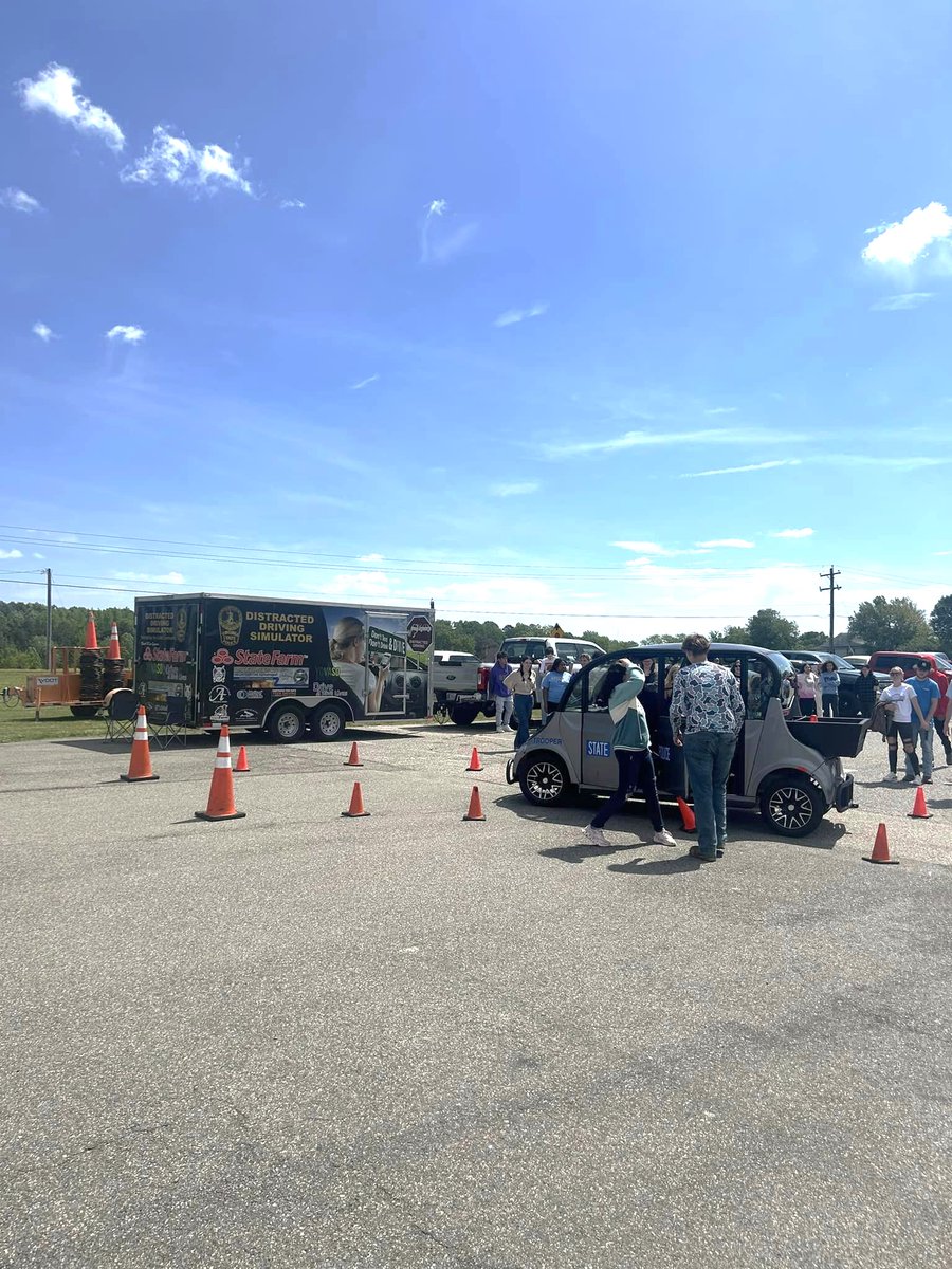 It was a great day at #AmeliaCountyHighSchool! @VSPPIO Troopers Pendergrass & Snodgrass helped students understand the serious consequences that are often the result of #distracteddriving.🚘#EyesUp👀#PhoneDown📱#PutDistractionsAway #ArriveAlive😊#DistractedDrivingAwarenessMonth