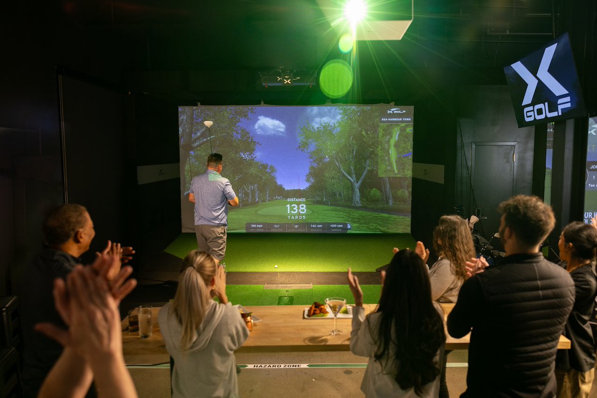 That moment when your drive earns you a round of applause from the gallery! 🙌 #XGolf #IndoorGolf #Golf