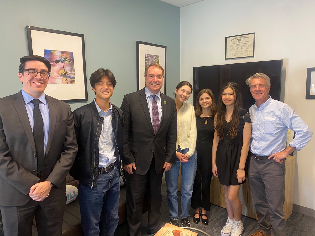 Yesterday I had the pleasure of meeting with four bright young #AD12 students from Hillsdale High School in San Mateo to discuss #ACA16 and the climate crisis. These passionate and dedicated young people are members of Hillsdale High School's Environmental Club, and have (1/2)