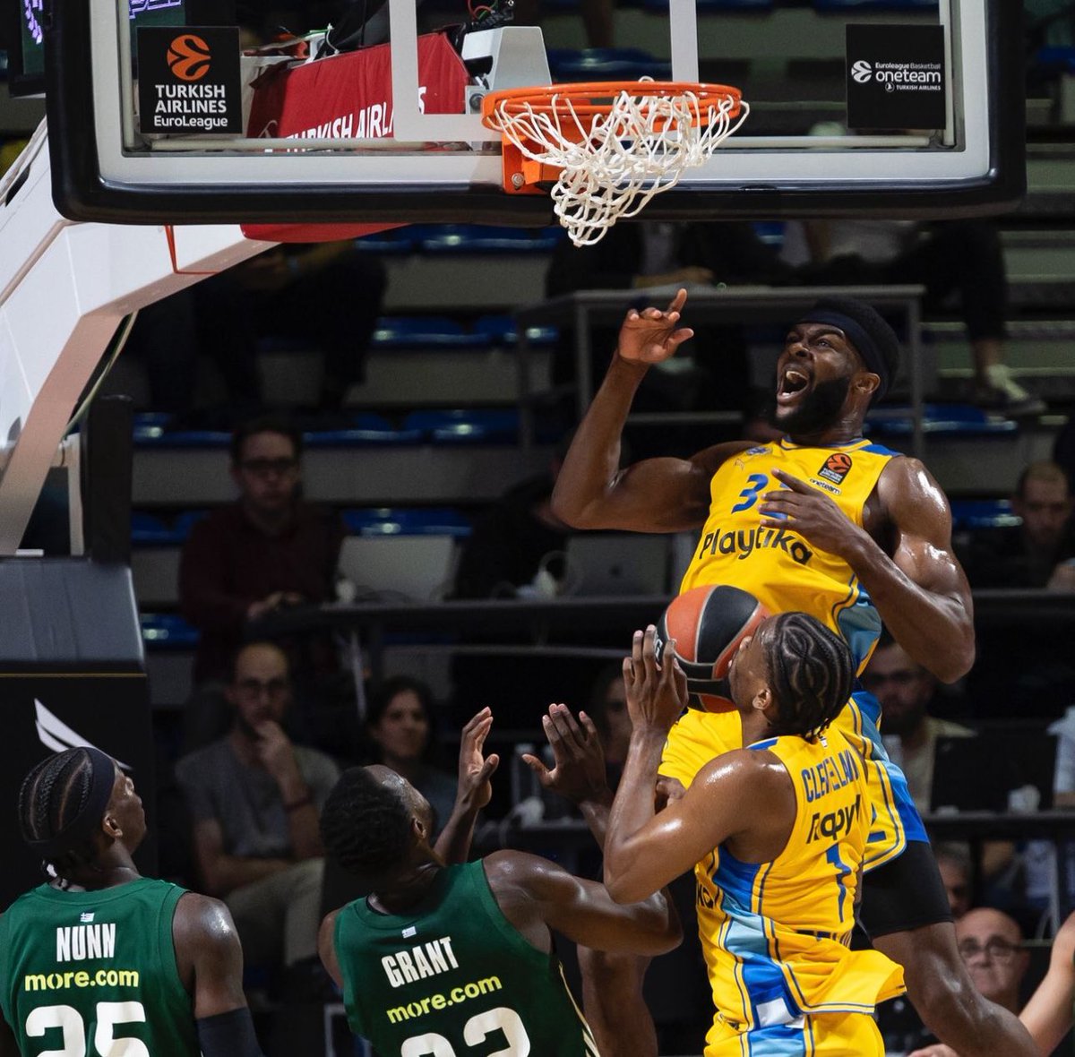 🟡Maccabi Tel Aviv, Panathinaikos karşısında 85-83 kazanarak avantajı yakaladı. Maccabi Tel Aviv 2-1 Panathinaikos ❓Sizce Panathinaikos geri dönebilecek mi?