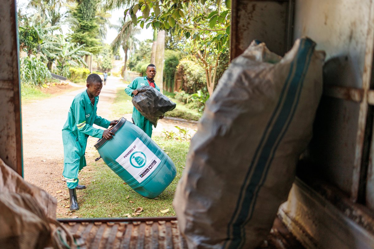 « Nous devons être conscients de notre impact sur l’environnement. » À Kampala, en Ouganda, Martin a créé @yo_waste, une app de collecte des déchets qui transforme les quartiers et contribue à la réalisation des #ObjectifsMondiaux – avec @UNDPUganda : go.undp.org/ZJX