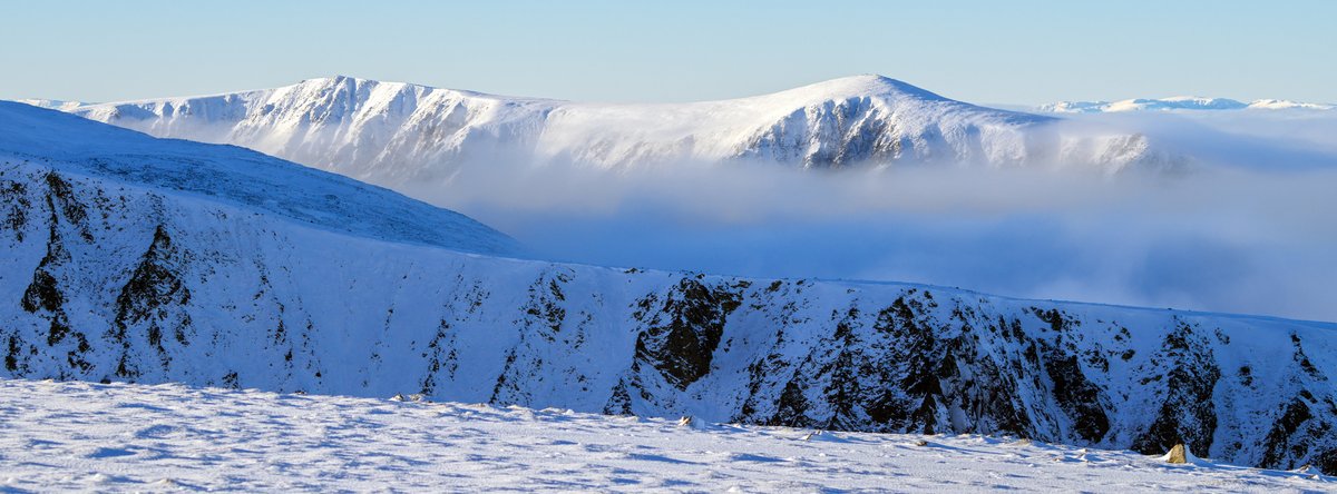 Sgor Goaith and Sgoran Dubh Mor above a strong inversion layer that lasted all day.
