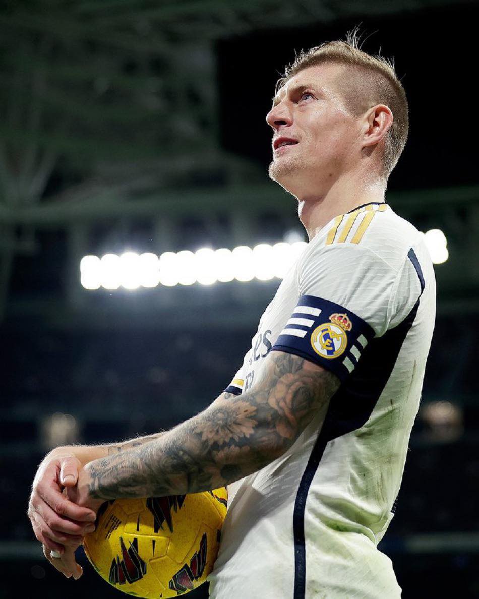 Franc_Ysco's tweet photo. Je t'aime, tu l'aimes, le football l'aime.

Toni Kroos qu'est-ce que je t'aime. https://t.co/VDHP6mqEi4