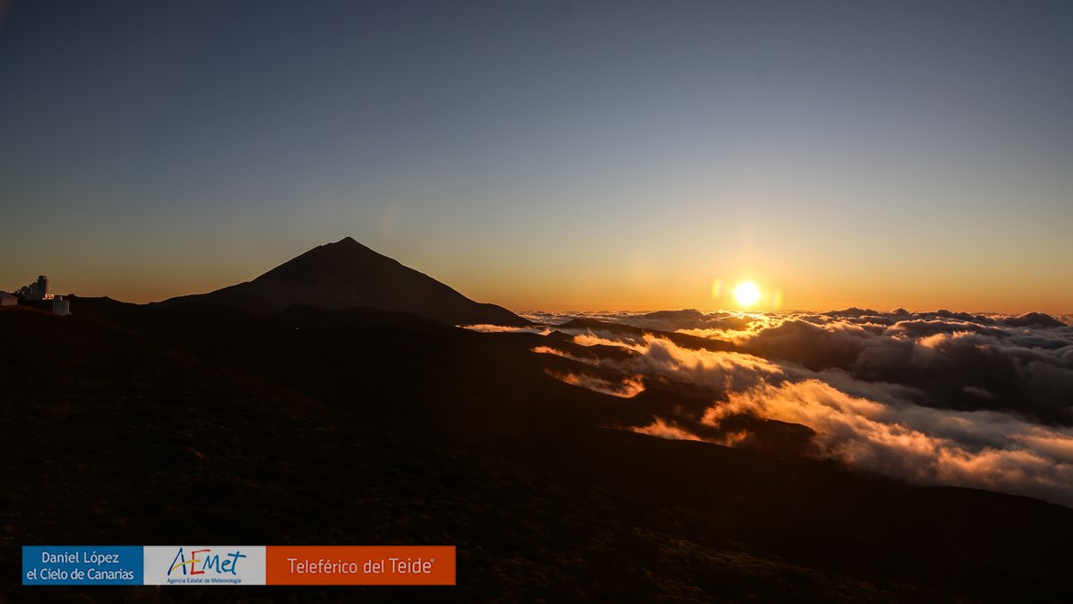 #Buenasnoches España.

Así anochece hoy en el Parque Nacional del #Teide @pnteide.

Imagen cortesía del proyecto #TeideLab de @AEMET_Izana @VolcanoTeide @cielodecanarias