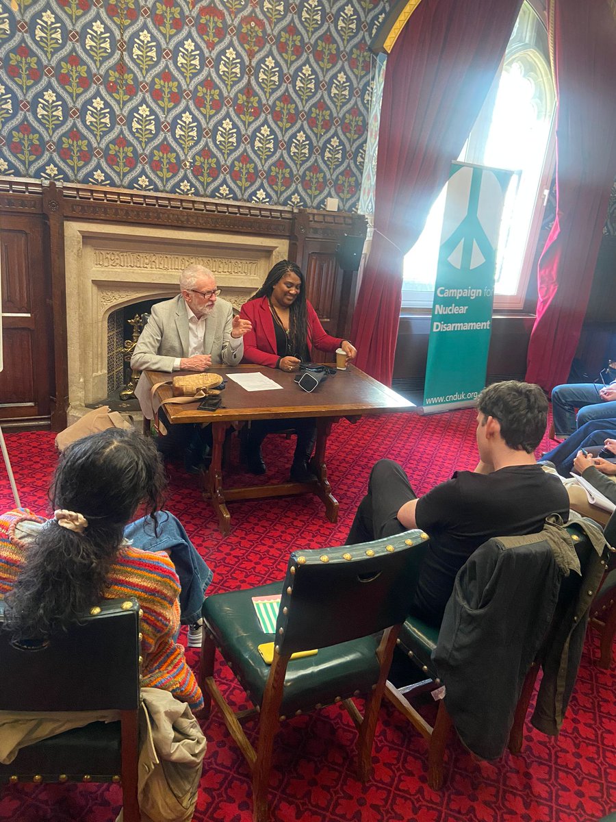 Very happy to host young @CNDuk members in Parliament today alongside @JeremyCorbyn. At a time of heightened nuclear tensions, it's inspiring to see young people campaigning to build a more peaceful and democratic world, free from the threat of nuclear annihilation.