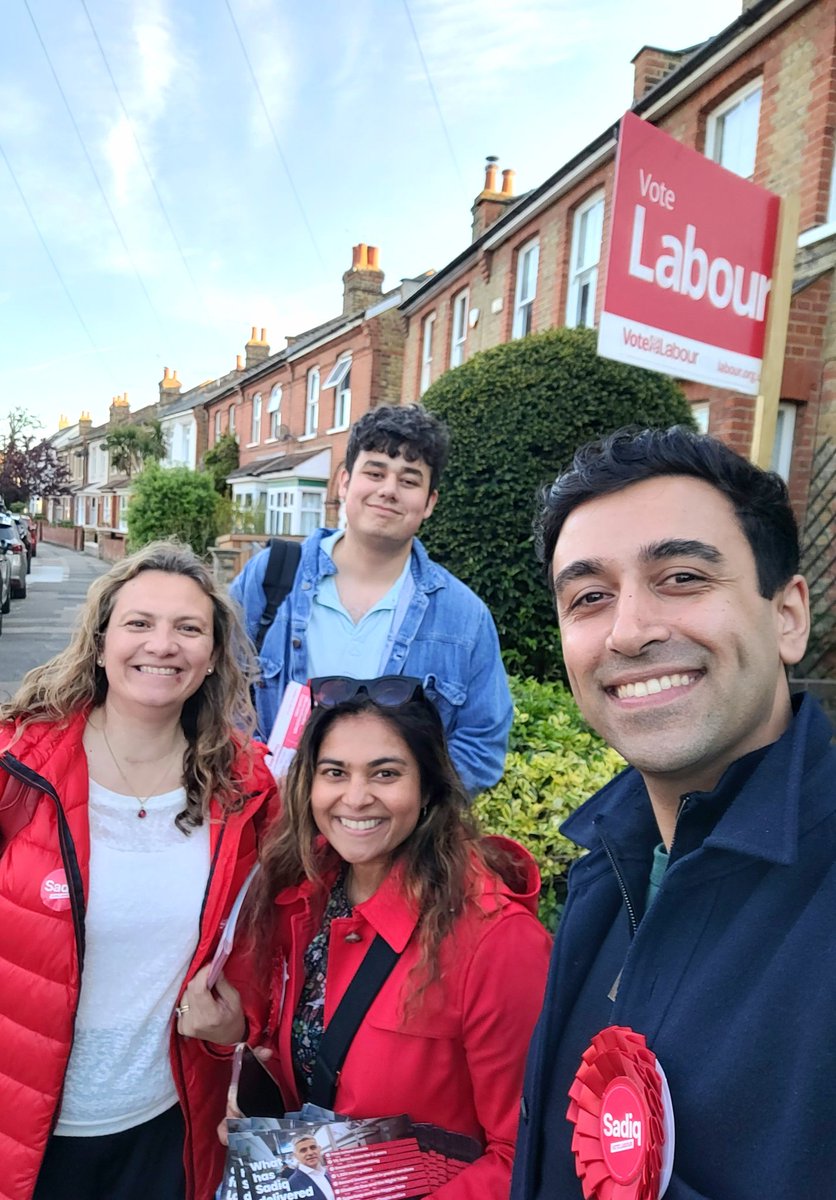 Lovely to be in Teddington tonight and to see so much support for @MarcelaBenede10 and @SadiqKhan - Londoners understand that only a vote for Labour can deliver a progressive future for our great city. #VoteLabour