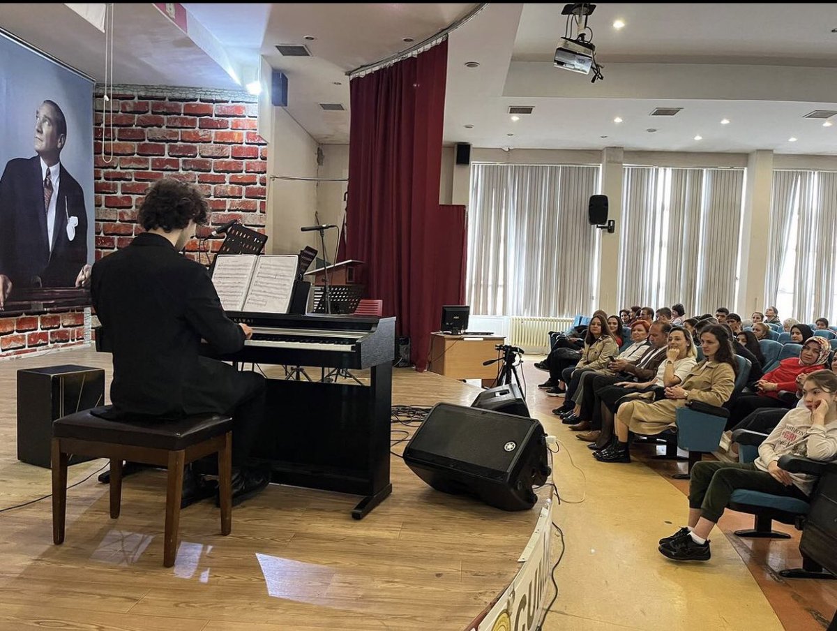 Yesilduzcee's tweet photo. Düzce Güzel Sanatlar Lisesi öğrencilerine ve öğretmenlerine ayrıca okul müdürü Nazmi BAL ‘ a bu güzel konser için teşekkür ediyoruz . 
@Hilalilhan87 @MebOrgm @ValiSelcukAslan @Yusuf__Tekin @duzce_mem @tcmeb @duzceozelegitimmeslekokulu https://t.co/ELXg24ne2G