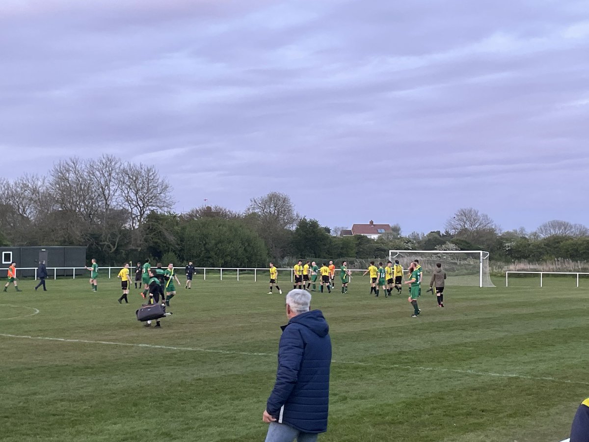 FT | 3-1 A really scrappy affair but one that was deservedly won and could possibly have been by more. Although there was the odd niggle here and there not sure it warranted the cards dished out. Three points for the #EzPats 🔰
