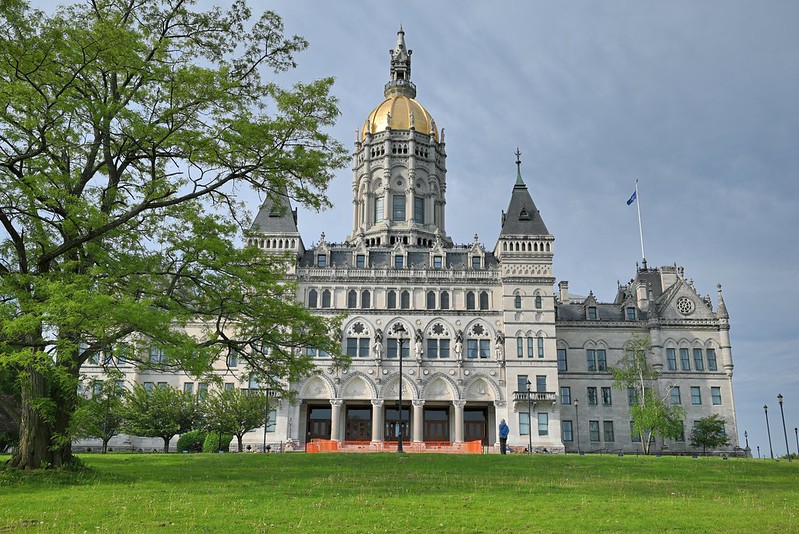 The Latest: @LoriHensonPhD explains how Connecticut's government advertising bill prioritizes ads in local news outlets, allowing agencies to effectively connect with hard-to-reach audiences and share essential info using existing funds. Via @CTMirror: ctmirror.org/2024/04/30/ct-…
