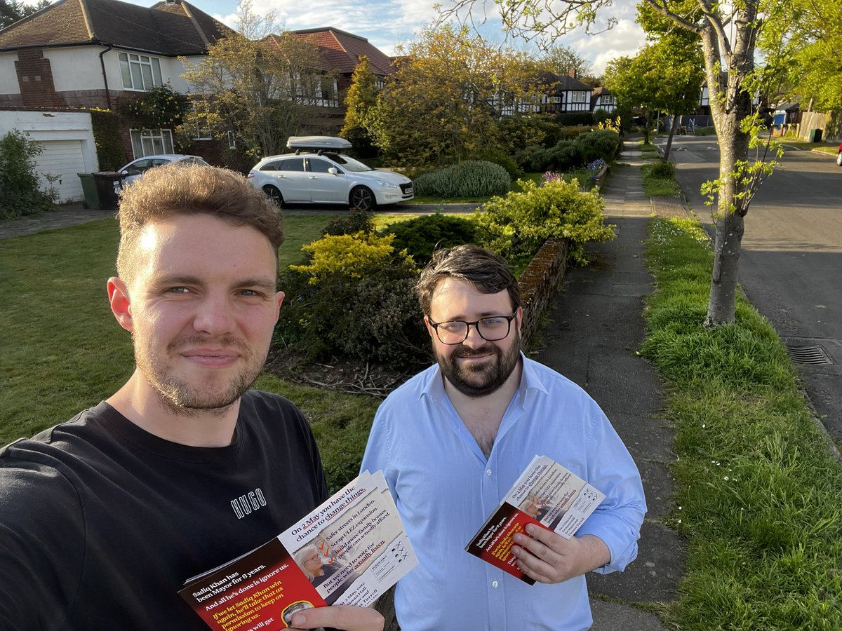 Out this evening in a Chislehurst campaigning for @ThomasFTurrell and @Councillorsuzie. On Thursday it’s vital that Londoners sack Sadiq and get our city’s future back.