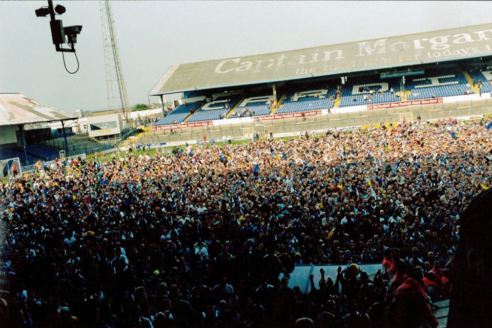ON THIS DAY 1999: Cardiff City celebrate promotion at home to Scunthorpe United #CCFC #BLUEBIRDS