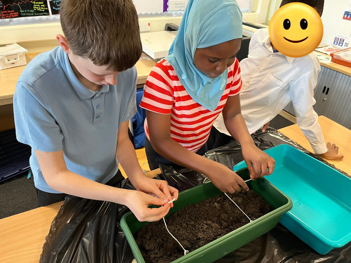 mrs_apps4's tweet image. Today P5/6 took part in an archeological ‘dig’ to start off their #GSCLearninglab topic, Castle CSI. As we worked through the layers we found pottery, fossils and even a bone! 🏺🦴🔍 We had so munch fun! @saracenprimary @gsc1