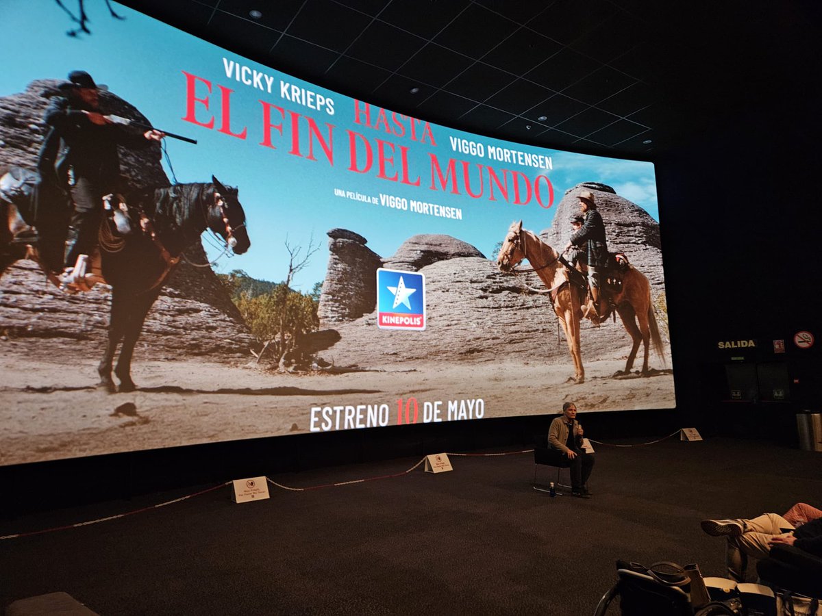 Así de bien luce la pantalla de los @Cines_Kinepolis Ciudad de la Imagen de Madrid, en el coloquio con Viggo Mortensen tras el pase especial de #HastaElFinDelMundo. 🤩

🔜 Estreno en cines el 10 de mayo, con @wandafilms y Elastica.