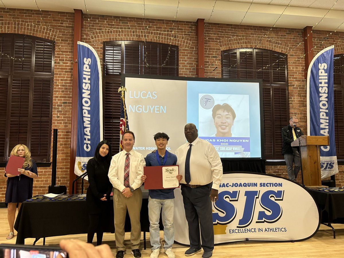 Congratulations to Atwater High Senior Basketball star, Khoi Nguyen. Khoi was chosen as the Sac Joaquin Section, Dale Lacky award winner. A great accomplishment for a great young man. 

#WeAreAtwater🟦⬜️