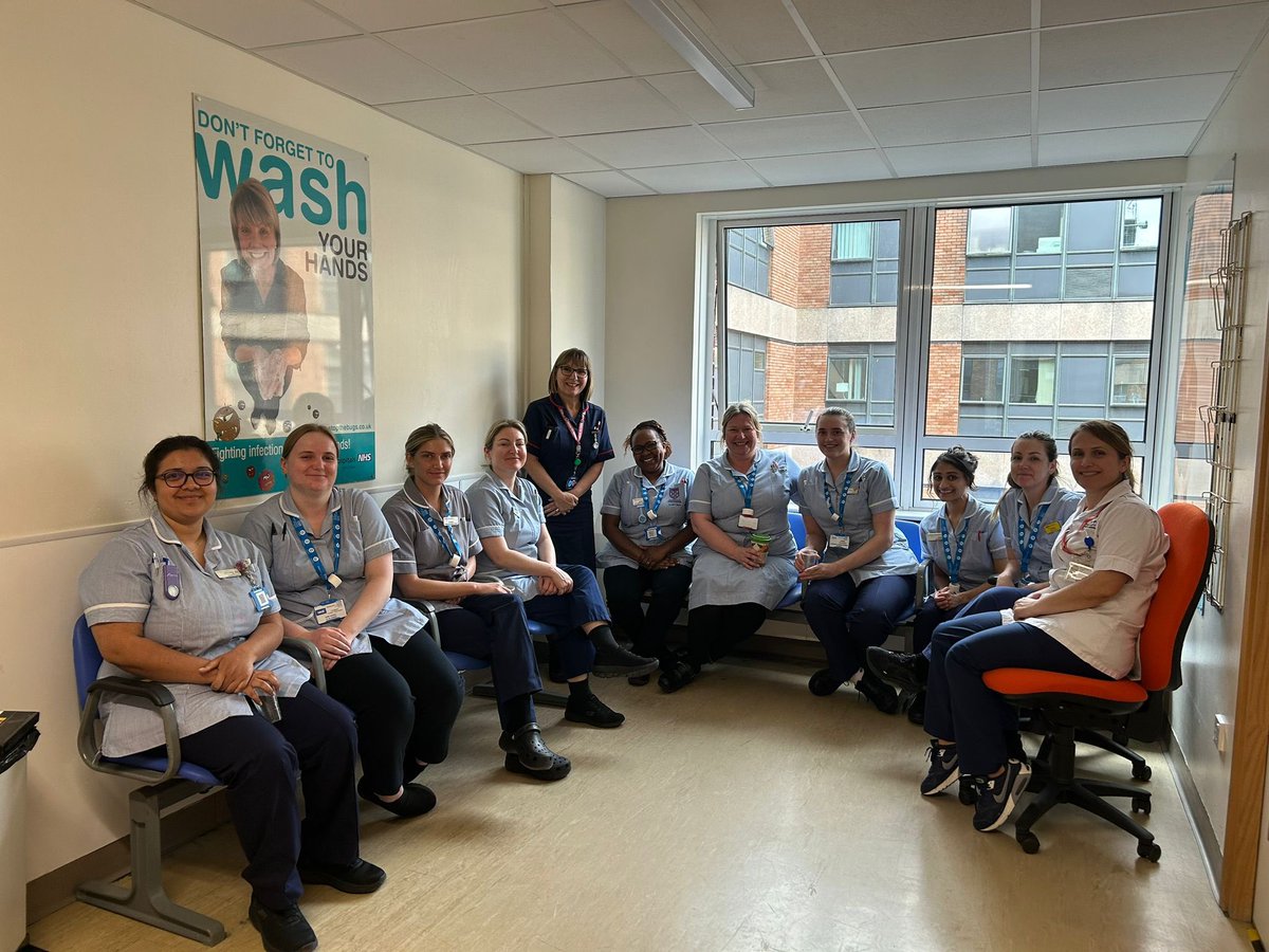 At today’s Meet the Matron session we had a big group of future nurses and new HCSW’s so we discussed one of the new Clinical Indicators topics around safeguarding our patients personal information @SopDivision <a href="/54321DianaC/">DianaCouch13</a> <a href="/sabaderc/">Conrado Sabadera</a>