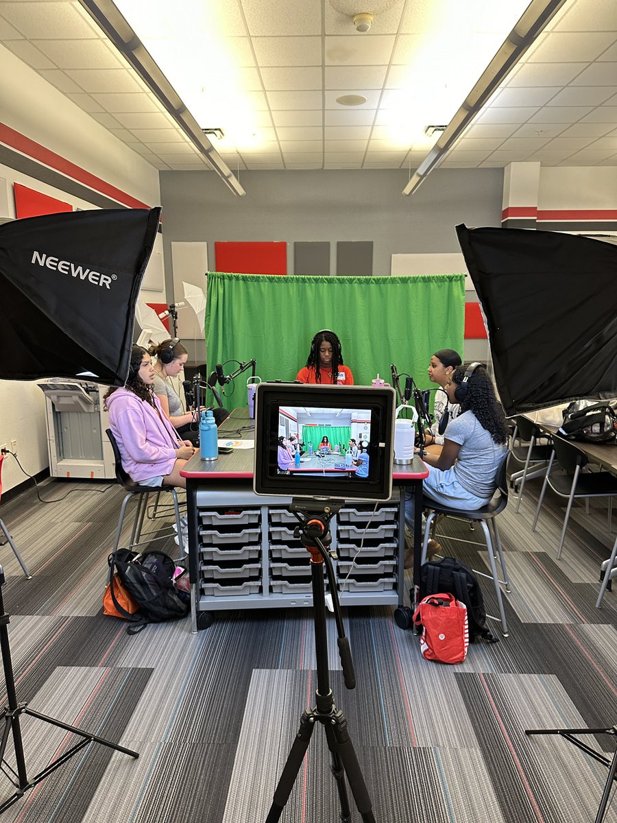 Part of doing a professional podcast is the frustration of tech not working! But the end result is worth it! This group has been working hard! 🎙️@PanthersHHS @ProjectReadDISD @DISD_Libraries @dallasschools @AngieGaylord