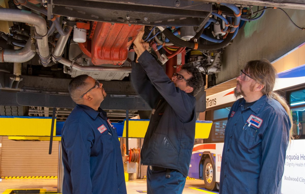Pictured: some of the awesome mechanics we have in our team, one of them now being the manager of the maintenance team at South Base.

Opportunities to learn the newest bus tech 🤝 opportunities to grow in your career. #GearUp and join the team today. samtrans.com/gearup