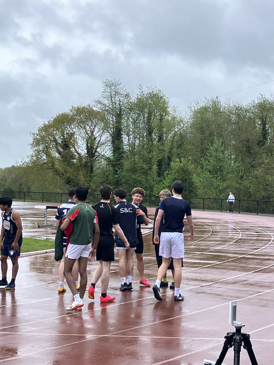 Huge congrats to Loxley Harris who secured Gold 🥇🥇 in both the 200m (23.7 sec) and 100m (11.7 sec) District B Track & Field Championships today. He will now progress to the Ulster Finals. Well done from everyone at @S_ERC Sport 👏 #SERCSport #eliteathlete #sprinter