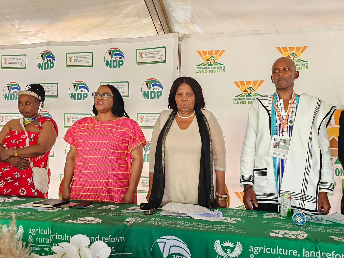 DOAgov_ZA's tweet photo. [In PICS📸] Upper Tabase land claim settlement celebration, taking place at Upper Tabase Village in Mthatha, Eastern Cape. #LandIsLife #AcceleratingLandReform #LeaveNoOneBehind #DALRRDatwork @GCISMedia @GovernmentZA 

*Thread https://t.co/V4K5GOPACy