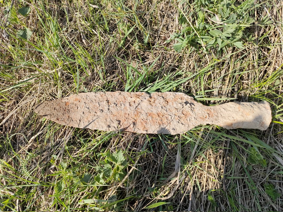 Flayback's tweet image. Если вы думаете,что это наконечник от копья, то вы ошибаетесь.