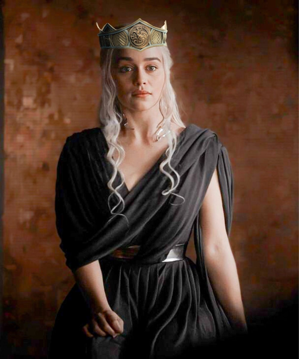 Daenerys in her ancestor Rhaenyra's crown!