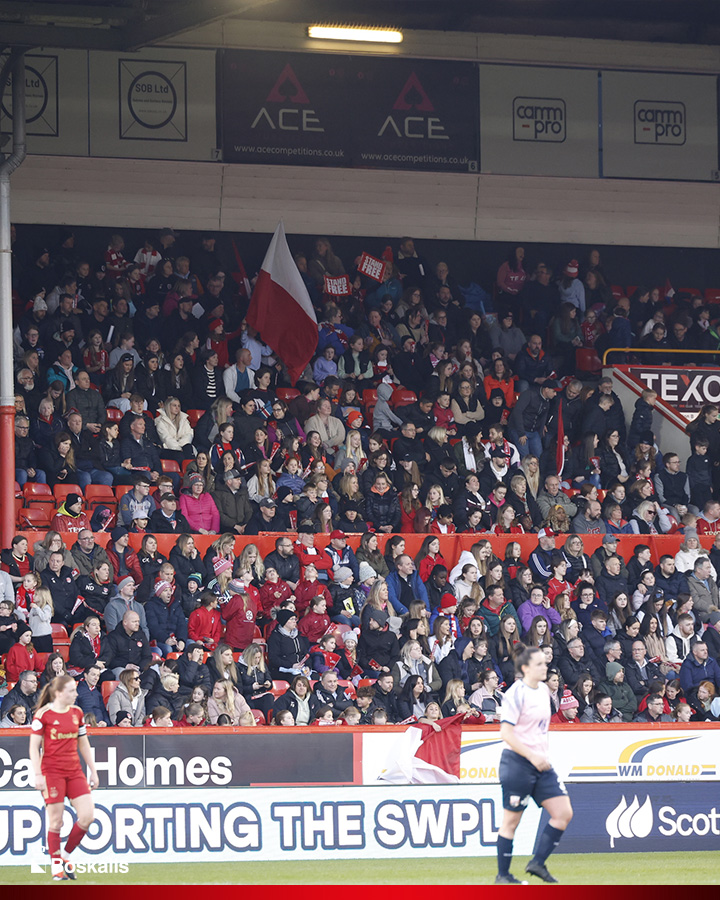 Tonight's attendance at Pittodrie is 2,006. 

Thank you for your incredible support ❤️

#StandFree 🔴