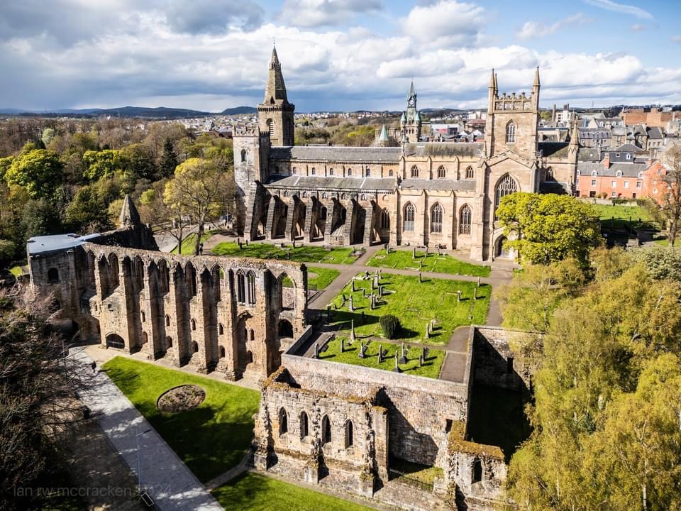 Beautiful photo of the Abbey and Palace by Ian McCracken. 

#Palace #abbey #visitscotland #welcometofife #photooftheday