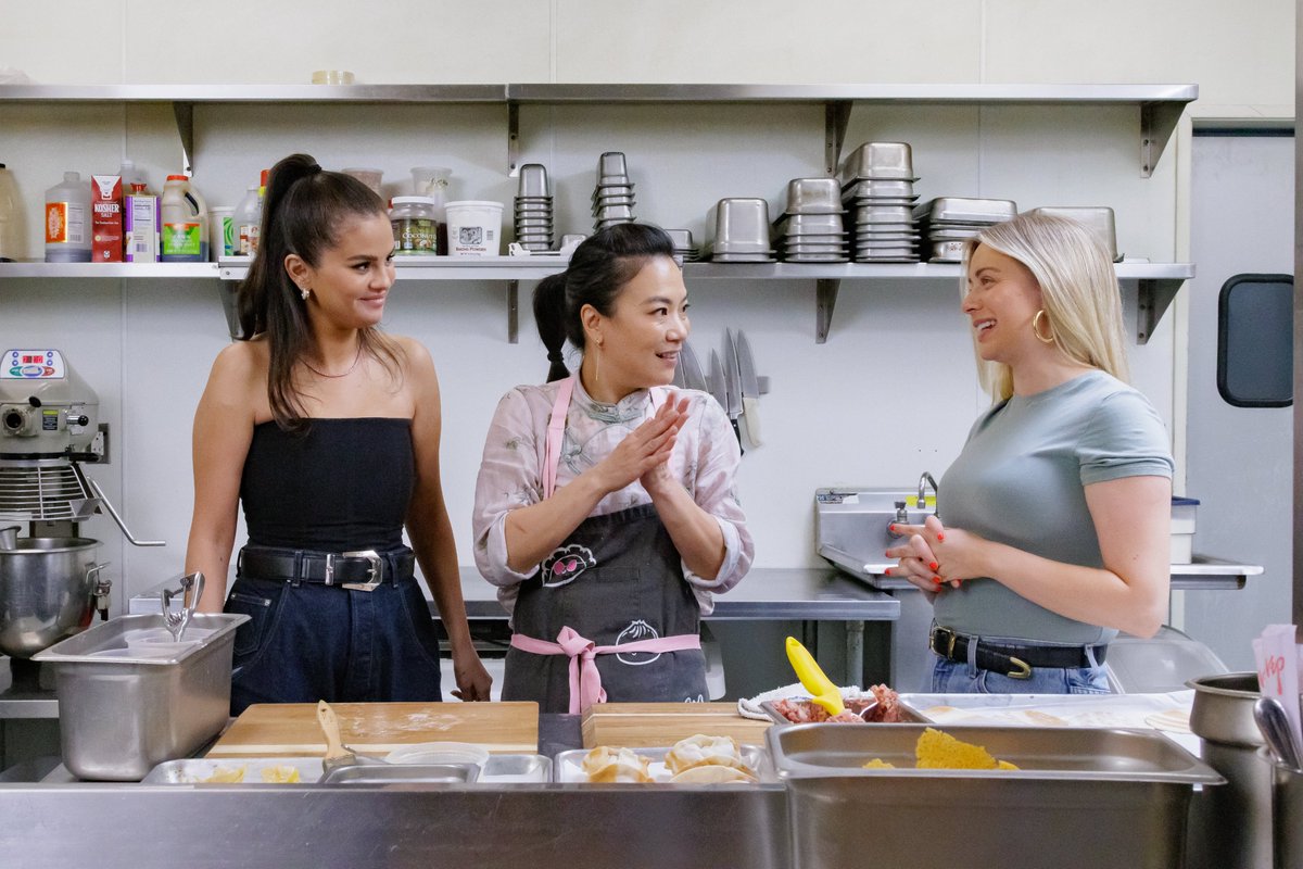 ⭐️ T-45 MINUTES ⭐️ @SelenaGomez kicks off her all-new series #SelenaAndRestaurant with back-to-back episodes starting @ 7|6c! First up, she's at @wolfgangpuck's fancy LA steakhouse. Then she'll visit dumpling queen @chfshirleychung's Chinese eatery to make wontons 😋