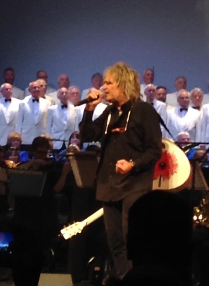 Mike Peters MBE , rocker & the nicest guy you could ever meet! He just had to cancel a big USA tour to start cancer treatment AGAIN! Sending love & life to Mike , Jules & family ❤️‍🩹🙏 @thealarm