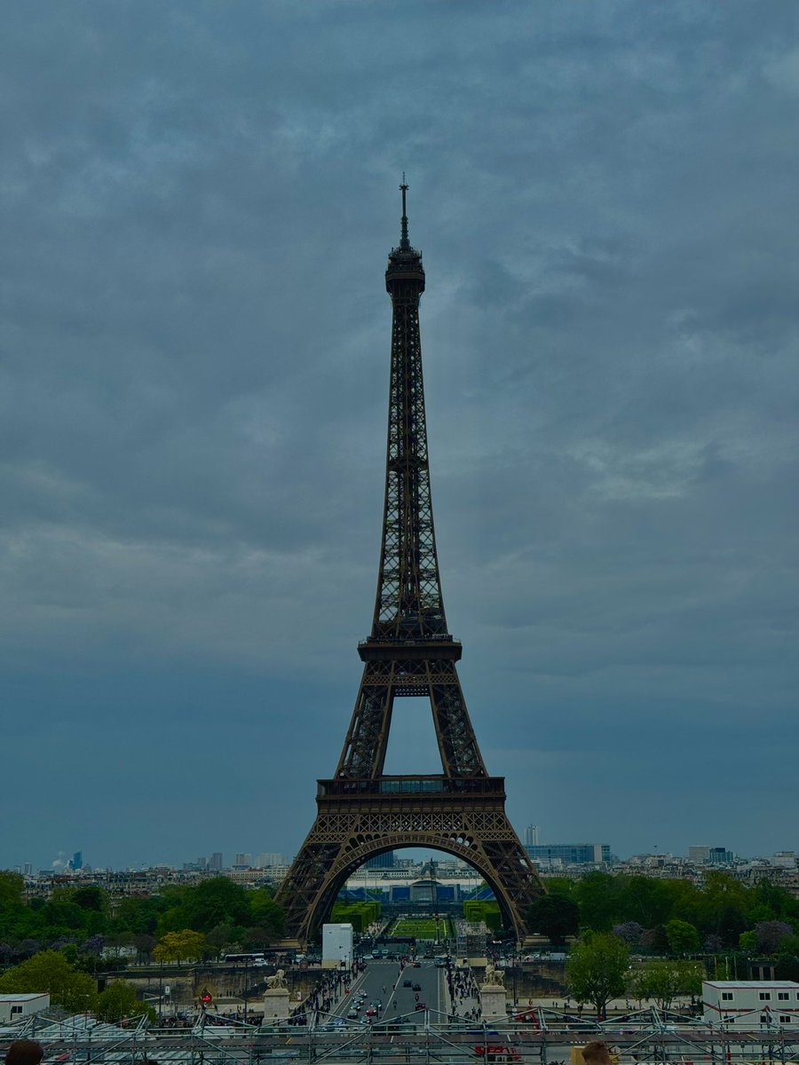 #EiffelTower #Europe

#SahasraTurns1