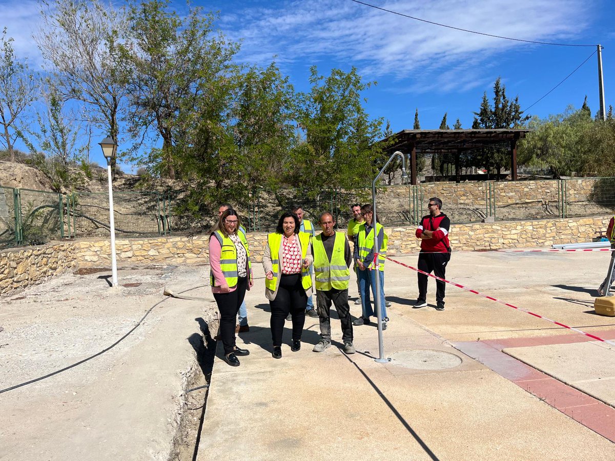 👷🏻‍♂️ El PFEA mejora infraestructuras y espacios públicos de los municipios de Líjar y Chercos. 🚧 La diputada provincial Matilde Díaz ha visitado los seis proyectos que están acercando a estos municipios 1.997 jornales y una inversión superior a 288.420 euros.