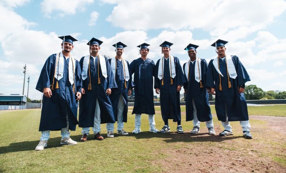 Congratulations to everyone from @FIUBaseball who will be graduating soon! 🥳 #FIU | #Panthers | #PawsUp