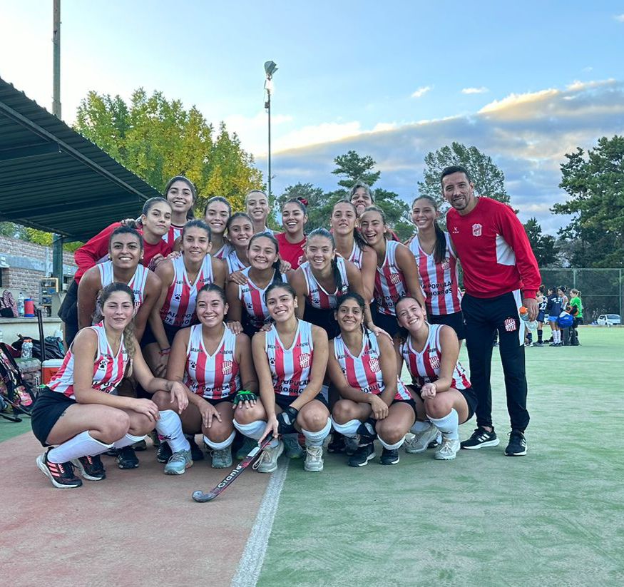 ActSanMartin_'s tweet photo. #SanMartínTuc 

🏑 HOCKEY • BLOQUE ROJO 🇦🇹

LAS GLADIADORAS POR EL TÍTULO

Este sábado las dirigidas por Francisco Ruíz Hidalgo disputarán la final del Torneo de Iniciación ante Tucumán Rugby Verde desde las 16:30 en el Complejo Natalio Mirkin.

📸 Gentileza Karen Gordillo. https://t.co/ELq686OF3A