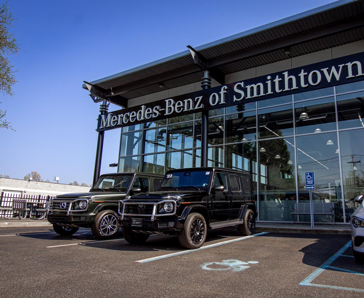 #TwinningTuesday 👯 These 2 #Gwagon besties were just spotted outside our Saint James dealership😍🖤! Are you green with envy? Contact our Sales Department to inquire about Stock # 240432, seen on the left in all of its jewel-toned #MANUFAKTUROliveMagno beauty💎💚!